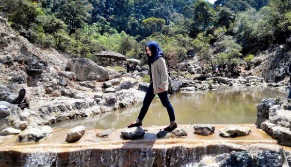 Kawah Rengganis Hiking dan Danau Glamping Bandung Open Trip